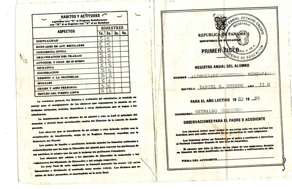 Boleta de calificaciones de un colegio secundario en Panamá, en mal estado con marcas y desgaste visibles.